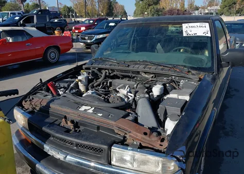 1999 Chevrolet S-10 Ls z USA, uszkodzony, nr VIN 1GCCS19X0X8114864